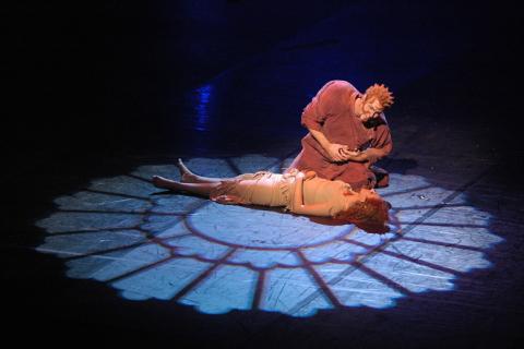 2005danse my Esmeralda MATT LAURENT QUASIMODO - NADIA BEL ESMERALDA.jpg