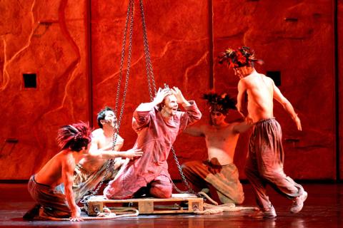 2005le roi des fous Matt Laurent quasimodo DOUBLE.jpg